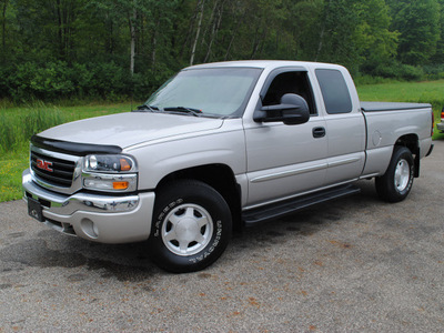 gmc sierra 1500 2004 silver sle gasoline 8 cylinders 4 wheel drive 4 speed automatic 44024