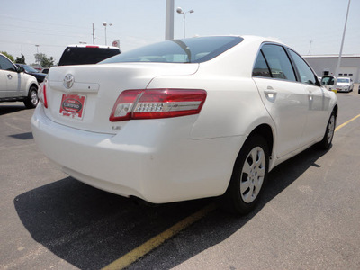 toyota camry 2011 white sedan le gasoline 4 cylinders front wheel drive automatic 45342