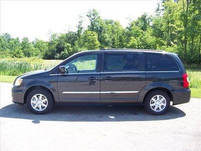 chrysler town and country 2011 gray van touring flex fuel 6 cylinders front wheel drive not specified 44024