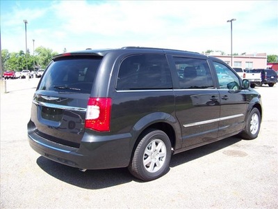 chrysler town and country 2011 gray van touring flex fuel 6 cylinders front wheel drive not specified 44024