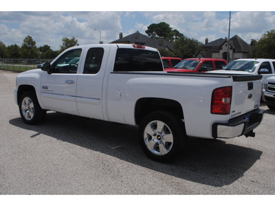 chevrolet silverado 1500 2011 white pickup truck lt flex fuel 8 cylinders 2 wheel drive 6 spd auto 77090