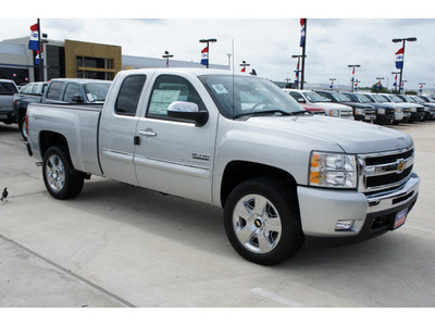 chevrolet silverado 1500 2011 silver lt flex fuel 8 cylinders 4 wheel drive 6 spd auto 77090