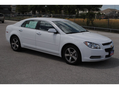 chevrolet malibu 2012 white sedan lt gasoline 4 cylinders front wheel drive 6 spd auto 77090