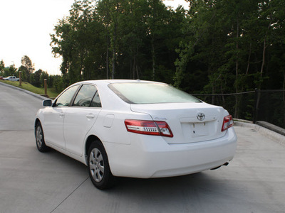 toyota camry 2010 white sedan le 4 cylinders front wheel drive automatic 27215