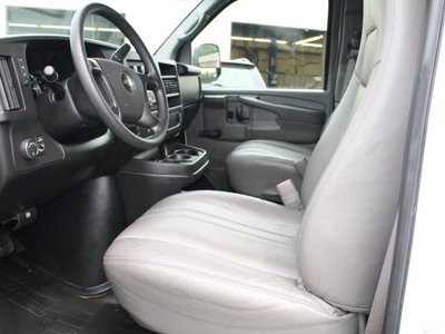 chevrolet express cargo 2010 white van 2500 flex fuel 8 cylinders rear wheel drive automatic 27215