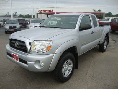 toyota tacoma 2007 silver v6 gasoline 6 cylinders 4 wheel drive automatic 45342