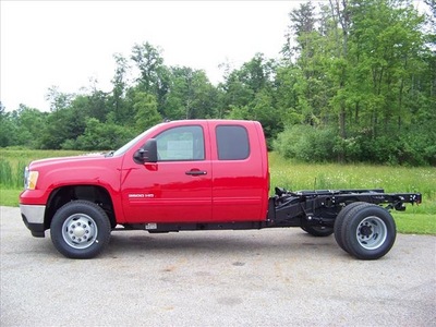 gmc sierra 3500 2011 red sle 8 cylinders not specified 44024