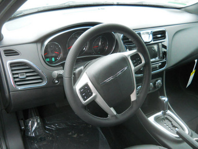 chrysler 200 2011 dk  gray sedan s flex fuel 6 cylinders front wheel drive shiftable automatic 99212