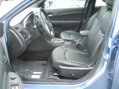 chrysler 200 2011 lt  blue sedan limited flex fuel 6 cylinders front wheel drive shiftable automatic 99212