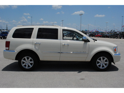 chrysler aspen 2008 white suv limited gasoline 8 cylinders 2 wheel drive automatic with overdrive 77388