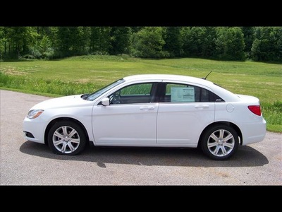 chrysler 200 2011 white sedan touring gasoline 4 cylinders front wheel drive not specified 44024