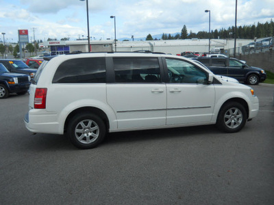 chrysler town and country 2009 white van touring gasoline 6 cylinders front wheel drive 6 speed automatic 99212