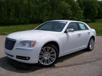 chrysler 300 2011 white sedan limited gasoline 6 cylinders rear wheel drive not specified 44024