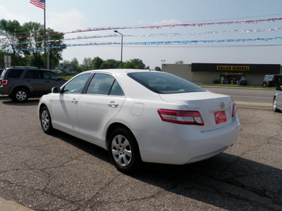toyota camry 2011 white sedan gasoline 4 cylinders front wheel drive automatic 55321