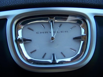 chrysler 300 2011 dk  gray sedan c gasoline 8 cylinders rear wheel drive not specified 44024