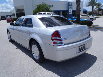 chrysler 300 2006 silver sedan touring gasoline 6 cylinders rear wheel drive automatic 33870