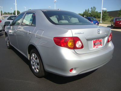 toyota corolla 2010 silver sedan le gasoline 4 cylinders front wheel drive automatic 45342