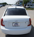 hyundai accent 2009 white sedan gls gasoline 4 cylinders front wheel drive automatic 76205