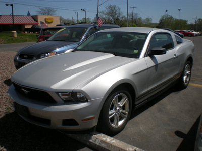 ford mustang 2010 silver coupe gasoline 6 cylinders rear wheel drive automatic 13212