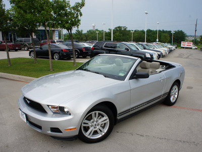 ford mustang 2010 gray gasoline 6 cylinders rear wheel drive automatic 76205
