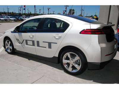 chevrolet volt 2011 white hatchback premium gasoline 4 cylinders front wheel drive not specified 77090