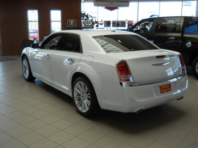 chrysler 300 2011 white sedan limited gasoline 6 cylinders rear wheel drive 5 speed automatic 99212
