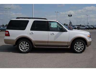ford expedition 2011 white suv xlt rad flex fuel 8 cylinders 2 wheel drive 6 speed automatic 77388