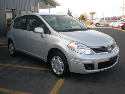 nissan versa 2009 silver hatchback gasoline 4 cylinders front wheel drive automatic with overdrive 13212