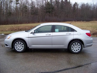 chrysler 200 2011 silver sedan lx gasoline 4 cylinders front wheel drive not specified 44024