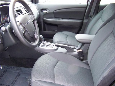 chrysler 200 2011 silver sedan lx gasoline 4 cylinders front wheel drive not specified 44024