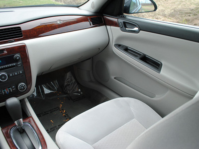 chevrolet impala 2009 gray sedan lt gasoline 6 cylinders front wheel drive 4 speed automatic 44024
