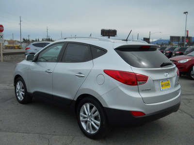 hyundai tucson 2011 diamond silver suv limited gasoline 4 cylinders all whee drive 6 speed automatic 99208