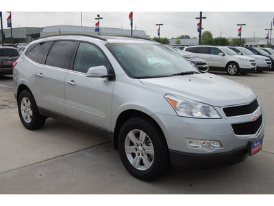 chevrolet traverse 2011 silver suv lt gasoline 6 cylinders front wheel drive automatic 77090