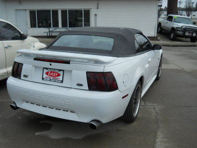 ford mustang 2004 white gt deluxe gasoline 8 cylinders rear wheel drive automatic 99212