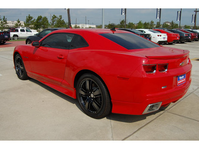 chevrolet camaro 2011 red coupe ss gasoline 8 cylinders rear wheel drive automatic 77090