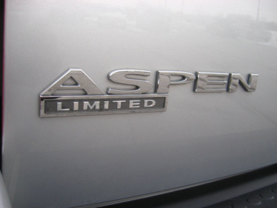 chrysler aspen 2007 silver suv 4x4 limited gasoline 8 cylinders 4 wheel drive automatic 45840