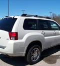 mitsubishi endeavor 2008 white suv se gasoline 6 cylinders front wheel drive 4 speed automatic 44024
