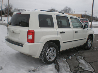 jeep patriot 2008 white suv sport gasoline 4 cylinders 4 wheel drive automatic 13212