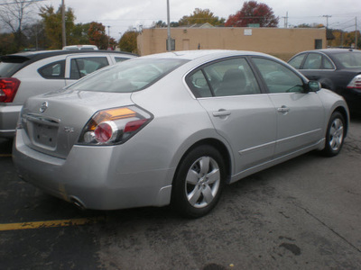 nissan altima 2008 silver sedan gasoline 4 cylinders front wheel drive automatic 13212