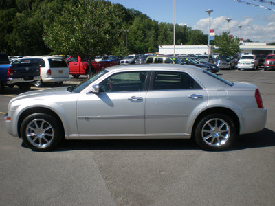 chrysler 300c 2008 silver sedan gasoline 8 cylinders all whee drive automatic 13502