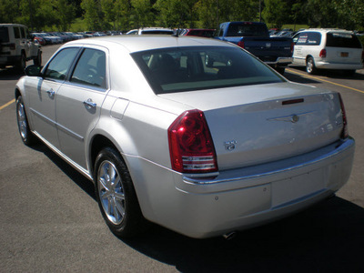 chrysler 300c 2008 silver sedan gasoline 8 cylinders all whee drive automatic 13502