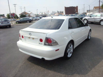 lexus is 300 2002 white sedan gasoline 6 cylinders rear wheel drive automatic 45324