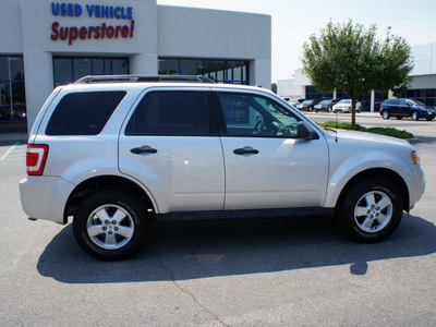 ford escape 2010 silver suv xlt flex fuel 6 cylinders all whee drive 6 speed automatic 46168