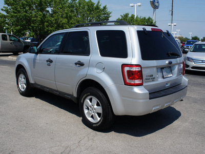 ford escape 2010 silver suv xlt flex fuel 6 cylinders all whee drive 6 speed automatic 46168