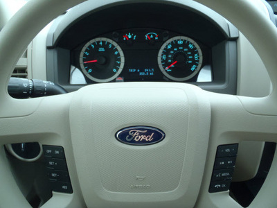 ford escape 2011 white suv xls gasoline 4 cylinders front wheel drive automatic 32401