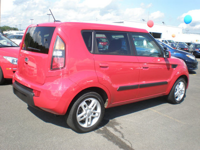 kia soul 2010 red hatchback gasoline 4 cylinders front wheel drive automatic 13502