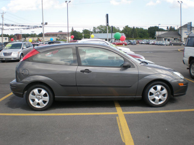 ford focus 2002 gray hatchback zx3 gasoline 4 cylinders front wheel drive automatic with overdrive 13502