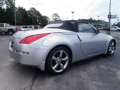 nissan 350z 2006 silver gasoline 6 cylinders rear wheel drive automatic 32401