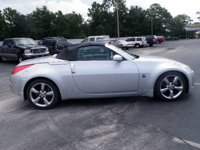 nissan 350z 2006 silver gasoline 6 cylinders rear wheel drive automatic 32401