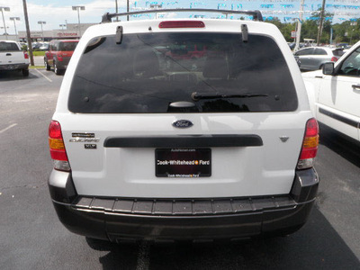 ford escape 2005 white suv xlt gasoline 6 cylinders front wheel drive automatic 32401